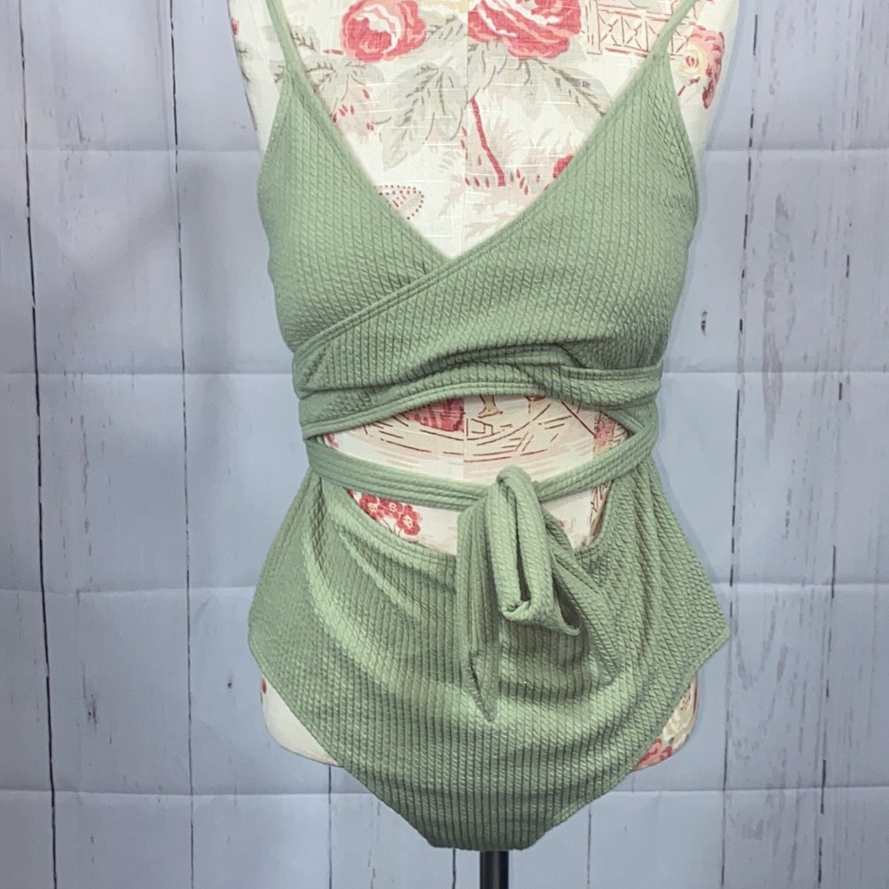 96. Pregnancy beach swim suit size M